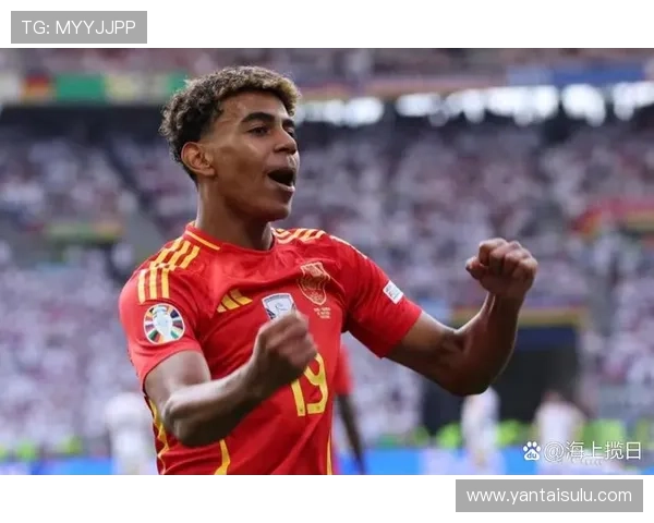 足球明星在赛场拼搏后的疲惫瞬间展现出他们不为人知的辛苦与努力